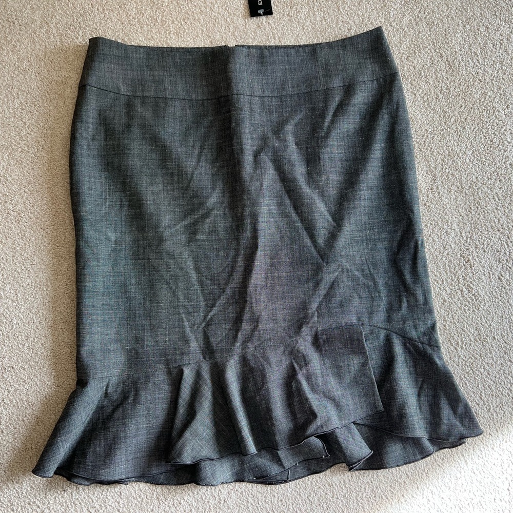 EXPRESS Design Studio GRAY RUFFLE Hem Straight Career SKIRT Peplum SIZE 12 NWT